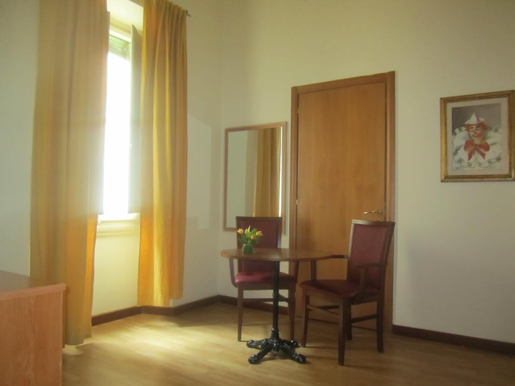 Hotel Savonarola Firenze Szoba fotó