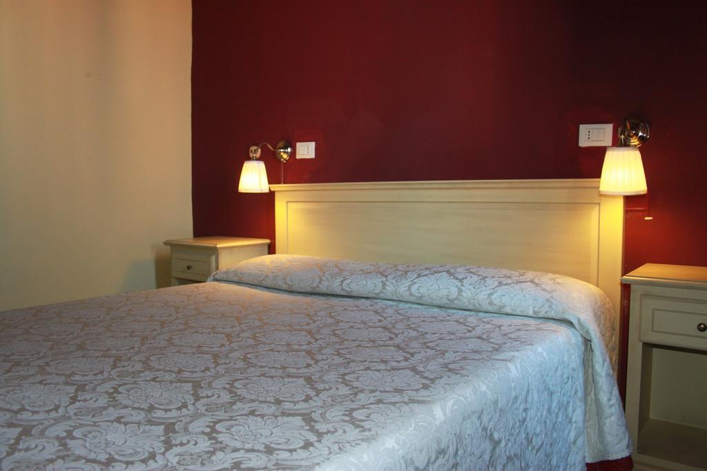 Hotel Savonarola Firenze Szoba fotó